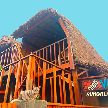 Good Vibes Bungalows Gili Trawangan Esterno foto