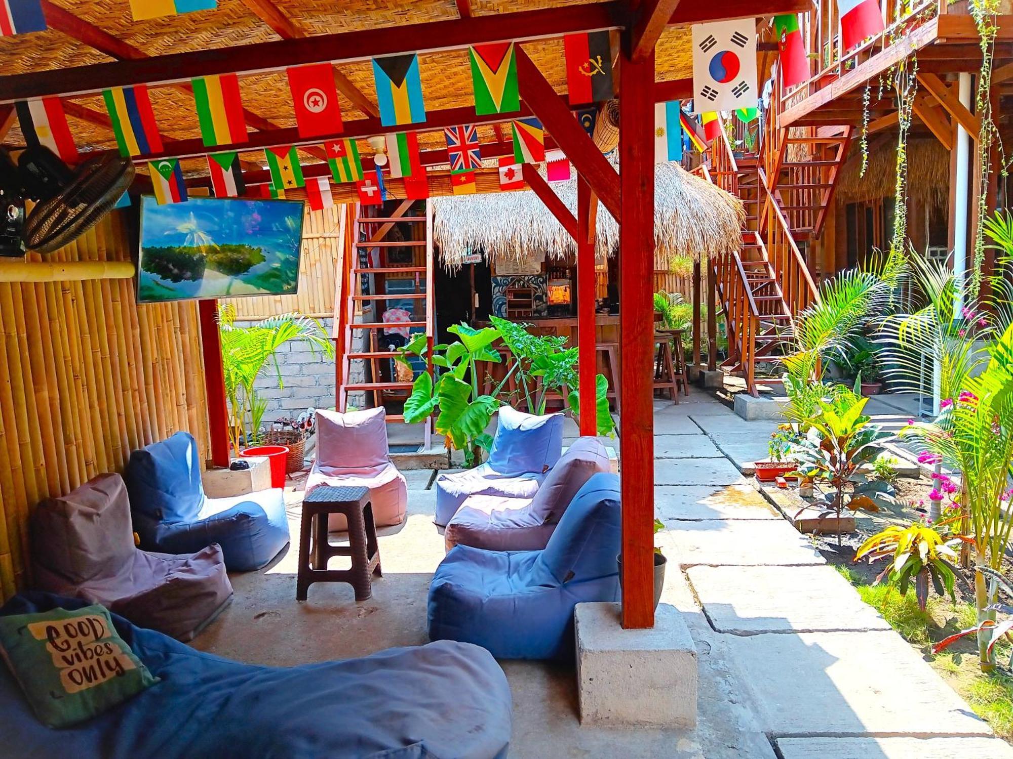 Good Vibes Bungalows Gili Trawangan Esterno foto