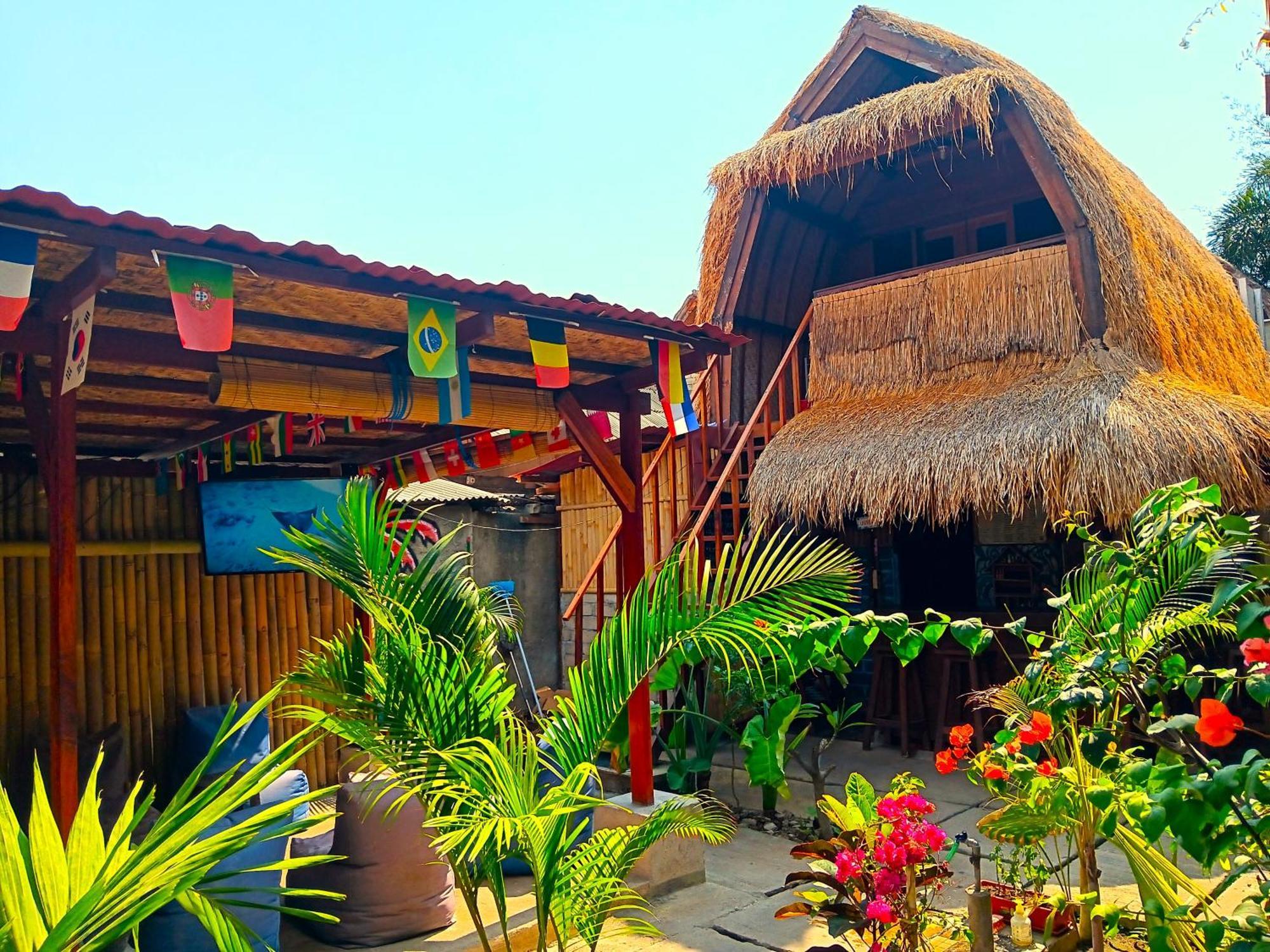 Good Vibes Bungalows Gili Trawangan Esterno foto